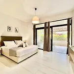 Trousas With Private Pool By Dadovillas 빌라